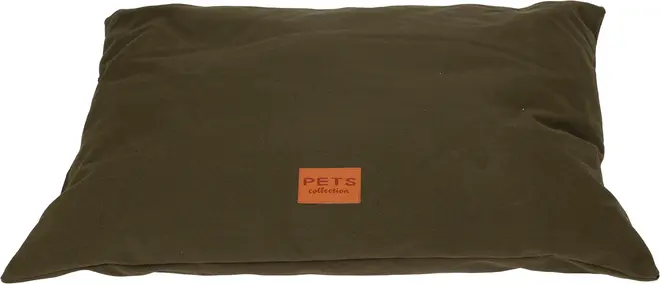 Rektangulær mørkebrun hundeseng med blød, polstret overflade. Har et lille orange mærke i midten med teksten "PETS collection". Velegnet til hunde eller katte.