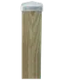 Fyrkantig trästolpe med naturlig yta och silverfärgad metallhätta på toppen, avsedd för utomhusbruk i stängsel eller trädgårdsprojekt.