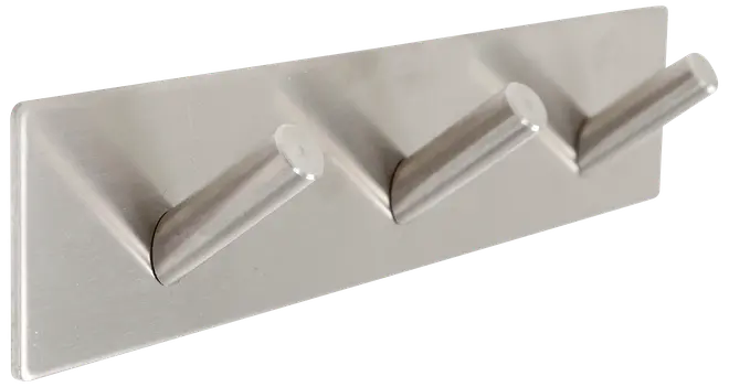 Væghængt knagerække i metal med tre cylindriske kroge på en rektangulær plade. Moderne, børstet sølvfinish. Velegnet til jakker, hatte eller tasker.