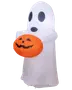 Oppustelig Halloween-dekoration formet som et hvidt spøgelse, der holder et orange græskar med sort græskarlygteansigt. Lavet af let materiale, egnet til inde eller ude.