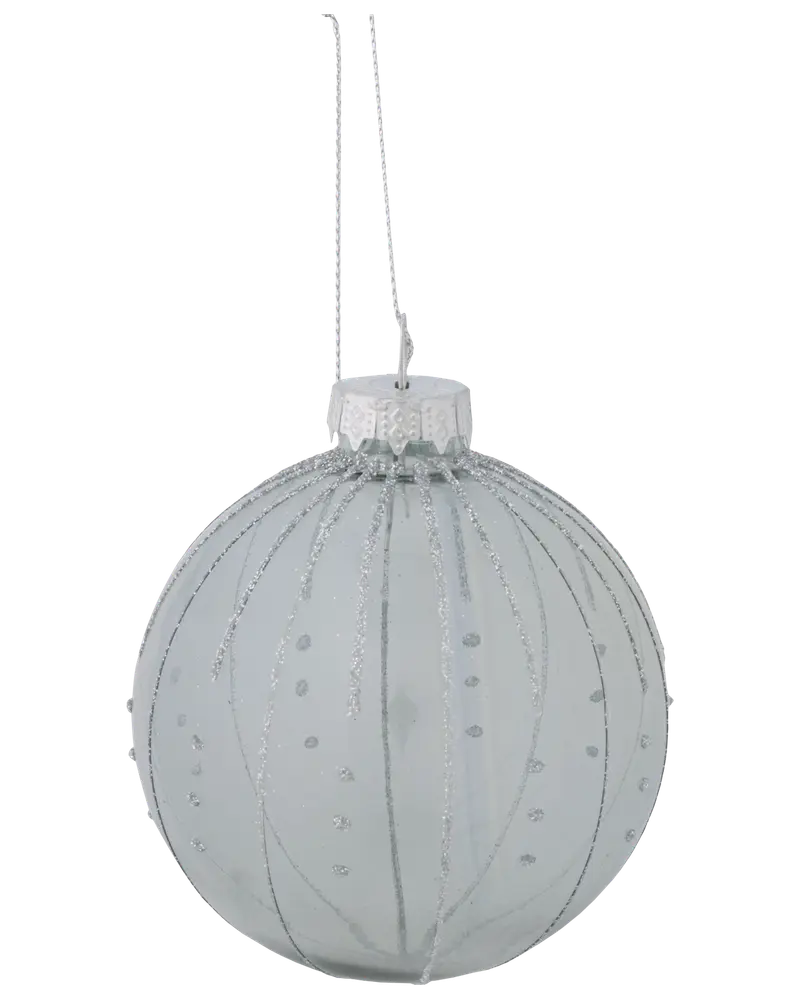 Frostad glaskula för julgran med silverglitter, ränder och prickar, silverfäste och upphängning. Elegant rund design, cirka 8 cm i diameter.