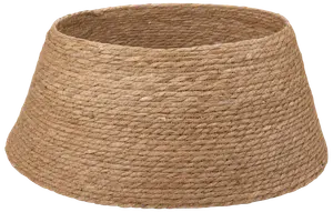 Naturlig flätad julgranskrage av jute, konisk form, ljusbrun färg, öppen upptill och nedtill, täcker julgransfoten.