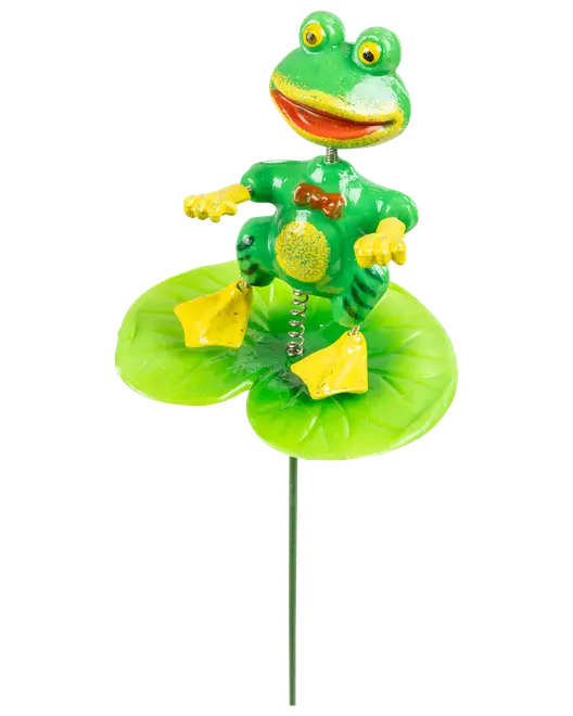 Dekorativ trädgårdspinne med glad grön groda med gula fötter och händer, sittande på ett näckrosblad. Tillverkad i målat metall, perfekt för trädgården.