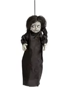Hængende dukke med sort krøllet hår, lang sort kjole og hvide hænder. Ansigtet er sløret, snor til ophæng. Perfekt til Halloween eller uhyggelig dekoration.