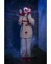 Skrämmande clownkostym med vit dräkt, röda bollar, röda volanger vid ärmar och anklar, stora röda skor och en läskig clownmask med brett leende och röda detaljer.