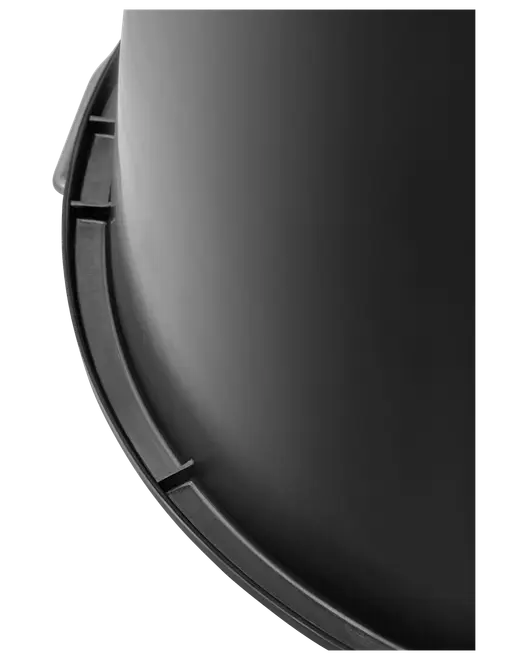 Nærbillede af sort plastlåg med forhøjet kant og indvendige låseriller, designet til at passe tæt på en beholder. Glat, mat overflade for holdbarhed.