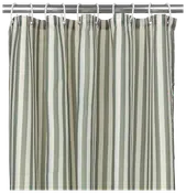 Duschdraperi med vertikala gröna och vita ränder, vattenavvisande tyg, metallöglor för upphängning. Modern design för badrum, ger avskildhet och skydd mot stänk.