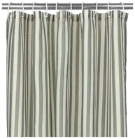 Hvidt badeforhæng med diskret blomster mønster, metaløjer til kroge, let stof. Elegant og enkelt design til moderne badeværelser. Kroge og stang medfølger ikke.