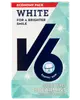 V6 White Dental Gum, økonomipakke, sukkerfri spearmintsmag, med natriumstearat for hvidere smil. Blå og hvid emballage med stort V6-logo og tandgrafik.