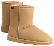 Par lysebrune ruskinds vinterstøvler med mellemhøjt skaft, rund tå, flad gummisål og synlige syninger. Blødt, plysset for indvendigt for varme og komfort.