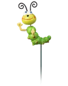 Fantasifull grön larv trädgårdsdekoration med leende ansikte, svarta krulliga antenner, blå ögon och upplyfta gula armar. Tillverkad av hållbart material för utomhusbruk.