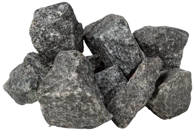 En bun af grove, ujævnt formede mørkegrå granitsten med ru overflade og plettet udseende, velegnet til haveanlæg, byggeri eller dekoration.