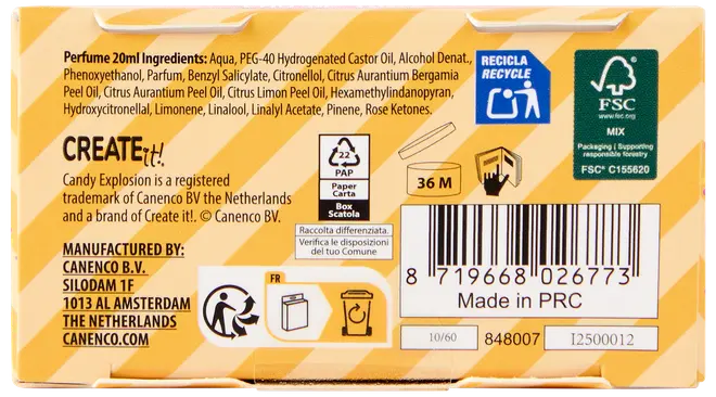 Bagsiden af en parfumeæske med ingredienser, genbrugssymboler, stregkode, producentoplysninger og brugsanvisning. Indeholder produktinformation og certificeringslogoer. Fremstillet i PRC.