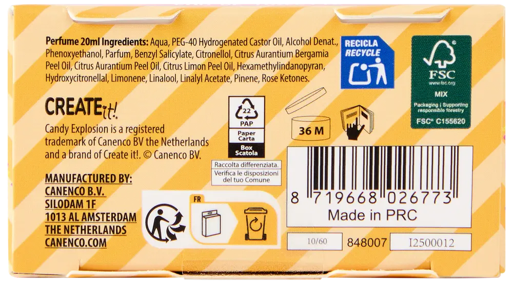 Bagsiden af en parfumeæske med ingredienser, genbrugssymboler, stregkode, producentoplysninger og brugsanvisning. Indeholder produktinformation og certificeringslogoer. Fremstillet i PRC.