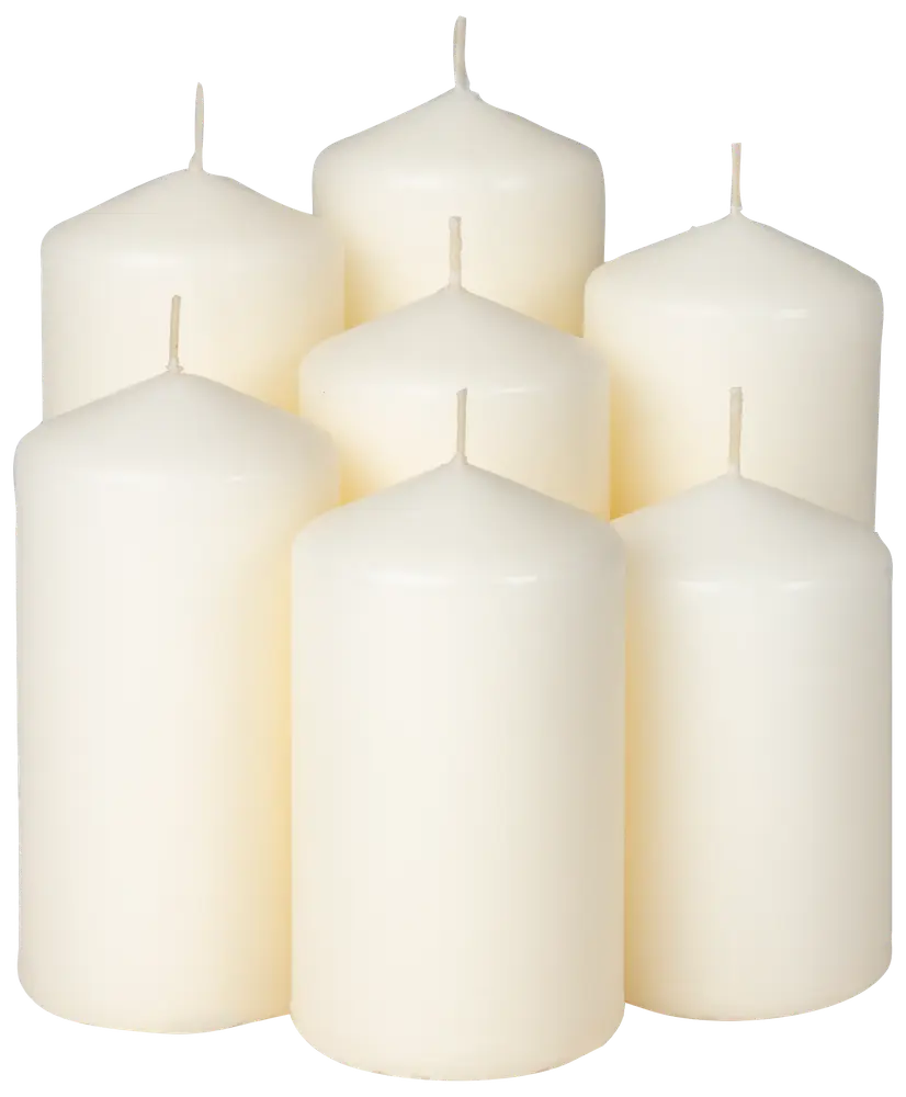 Sæt med seks duftfri, hvide bloklys med flade baser og afrundede toppe. Hver lys har en centreret væge, ideel til dekoration eller hygge.