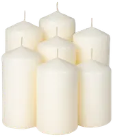Set med sex doftfria, vita blockljus med platt botten och rundad topp. Varje ljus har en centrerad veke, perfekt för dekoration eller mys.