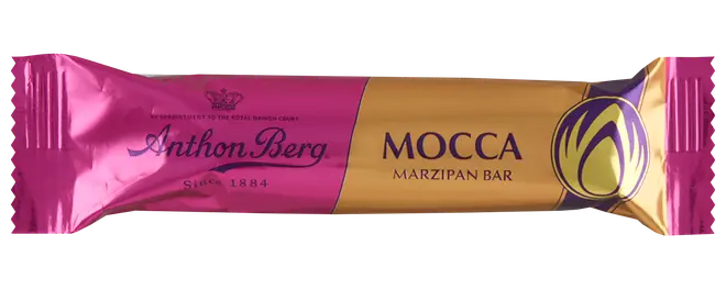 Anthon Berg Mocca marcipanbar i skinnende pink og gylden emballage med lilla skrift og logo.