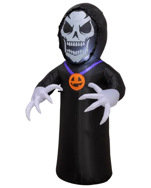 Oppustelig Halloween-dekoration med sort kappe, hvide hænder, hætte og orange græskar-medaljon på lilla bånd. Velegnet til udendørs eller indendørs pynt.