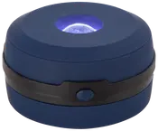 Rund blå LED campinglanterne med sort bånd, tænd/sluk-knap og lysvindue øverst. Kompakt, bærbar design, batteridrevet og velegnet til udendørs brug.