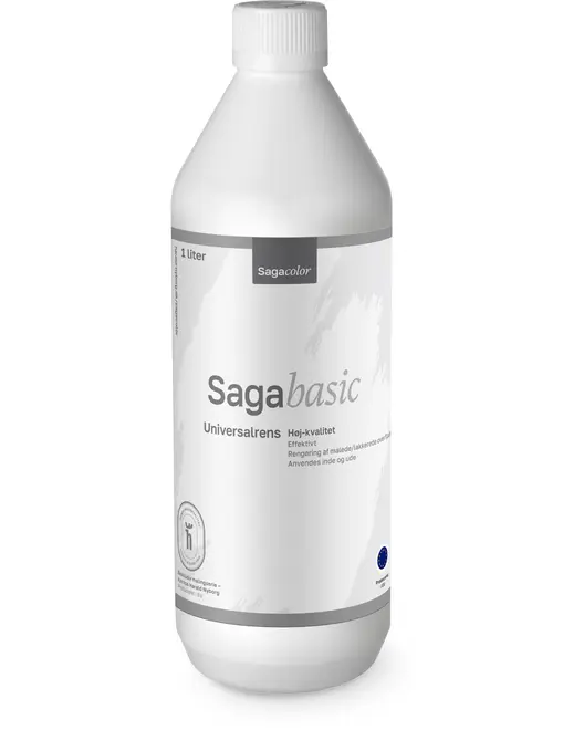 Hvid plastflaske med Sagabasic universalrengøring, 1 liter, skruelåg. Enkel grå og hvid etiket med produktinformation. Velegnet til forskellige rengøringsopgaver, høj kvalitet.