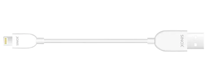 Hvid opladerkabel med USB-A-stik og Lightning-stik, slankt kabel med afrundede hvide stikhoveder.