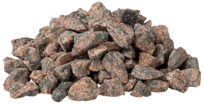 Bunke af grove, ujævne granitsten i grå og lyserøde nuancer, velegnet til haveanlæg, indkørsler eller dekorativt dække. Stenene varierer i størrelse, typisk 2-7 cm.