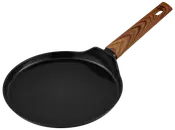 Rund sort non-stick tawa-pande med flad stegeflade og hævet kant, udstyret med langt ergonomisk træhåndtag. Perfekt til pandekager, crepes eller fladbrød.