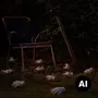 Mørk udendørsscene med en sort flettet terrassestol, en lænet skovl og spredte mannequinhænder på græsset. - Billedet er skabt med AI
