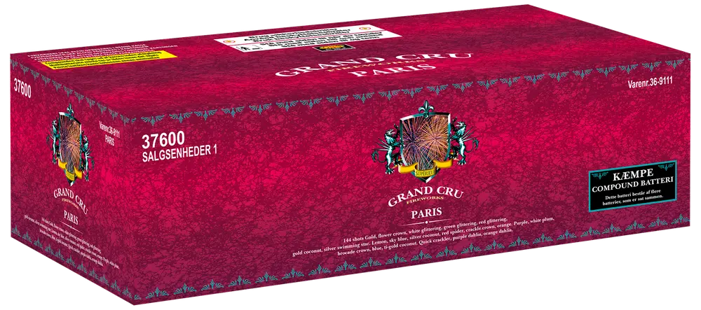 Stor rektangulær rød æske mærket 'Grand Cru Paris' med dekorative grafikker og tekst, indeholdende et compound batterifyrværkeri med 144 skud. Produkt- og sikkerhedsoplysninger påtrykt emballagen.