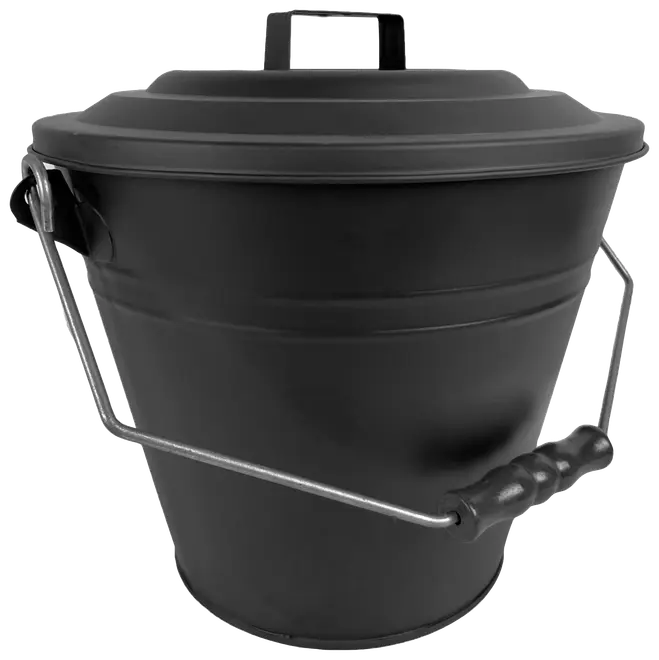 Svart metallhink med passande lock och robust metallhandtag med plastgrepp, avsedd för aska eller material. Hållbar konstruktion för hemmet eller utomhusbruk.