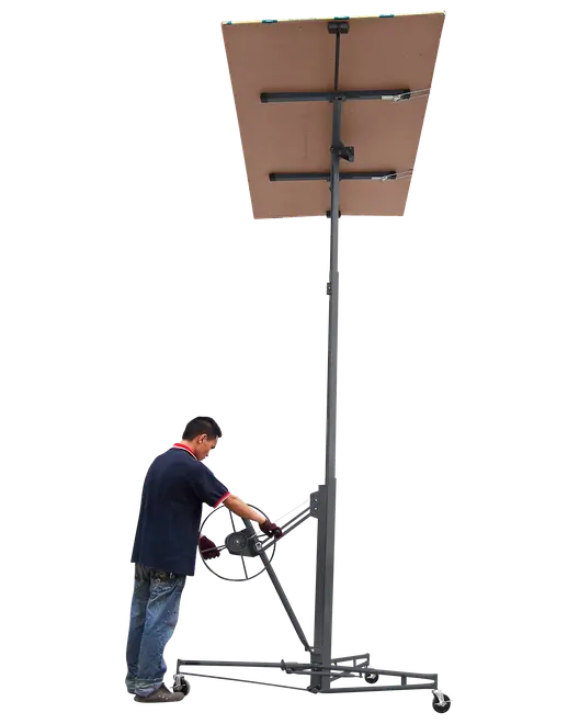 Gipspladeløfter med stor panelholder, justerbar højde, robust metalramme, håndsving og hjul for nem mobilitet. Velegnet til montering af loftsplader.