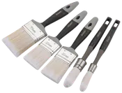 Sæt med fem pensler med sorte håndtag, sølvhylstre og hvide syntetiske børster. Indeholder tre flade pensler (70mm, 50mm, 30mm) og to runde detaljepensler.