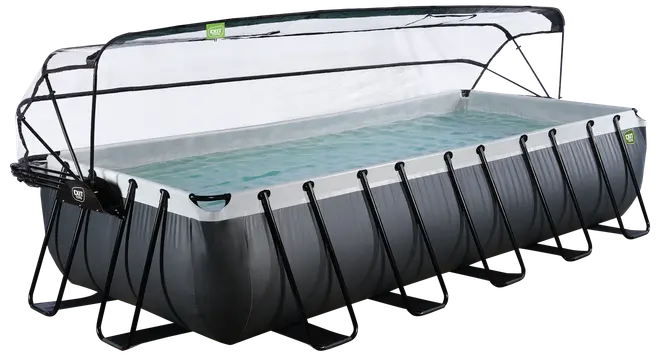 Rektangulær fritstående pool med solid sort ramme, grå ydre og gennemsigtigt låg. Fyldt med vand, egnet til svømning eller træning. Forstærkede hjørner og mange støtteben.