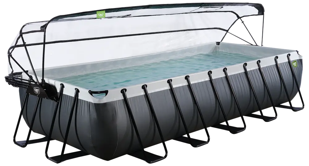 Rektangulær fritstående pool med solid sort ramme, grå ydre og gennemsigtigt låg. Fyldt med vand, egnet til svømning eller træning. Forstærkede hjørner og mange støtteben.