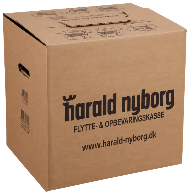 Stor brun pap flytte- og opbevaringskasse med håndtag, trykt med 'Harald Nyborg' logo og hjemmeside. Monteringsvejledning på toppen. Solid og velegnet til opbevaring.