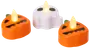 Set med tre LED-värmeljus: två orange pumpor med svarta ansikten, ett vitt spöke med svarta ögon, alla med lysande gula lågor.