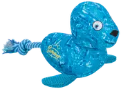 Blå sälformad hundleksak med broderade ögon, nätfenor och repstjärt. Har 'Summer' broderat på sidan. Tillverkad av slitstarkt, texturerat material för tuggning.