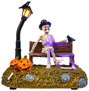 Halloween skelett på bänk