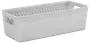 Rektangulär vit plastkorg med flätad struktur, öppen ovansida och inbyggda handtag på sidorna. Perfekt för förvaring av småsaker i hemmet eller på kontoret.