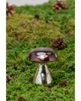 Dekorativ svampfigur med blankt silverfärgat skaft och mörk glashatt, reflekterande yta. Perfekt för heminredning eller som lekfull detalj.