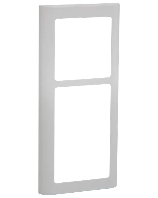 Hvid plast dobbelt vægplade med to rektangulære åbninger til stikkontakter eller afbrydere. Glat overflade, afrundede kanter, nem montering og moderne udseende.