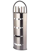 Köksredskapshållare i rostfritt stål med cylindrisk form, öppen topp och böjda ventilationsöppningar. Håller flera redskap upprätt och organiserade.