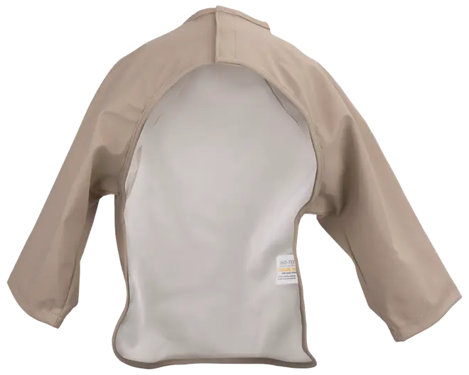 Beige langærmet jakke med hvidt frontpanel og lille sidemærke.