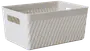 Rektangulär vit plastkorg med flätad struktur, öppen ovansida och inbyggda handtag på sidorna. Perfekt för förvaring och organisering av hem- eller kontorsartiklar.