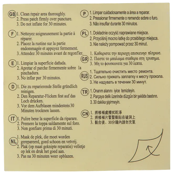 Instruktionsetikett för lagningskit med steg-för-steg-anvisningar på flera språk om rengöring, applicering av lapp och 30 minuters väntetid före uppblåsning.