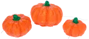 Set med tre dekorativa pumpor i olika storlekar, tillverkade av texturerat orange material med gröna stjälkar. Perfekt för höst- eller Halloween-dekoration, för inomhus och utomhus.