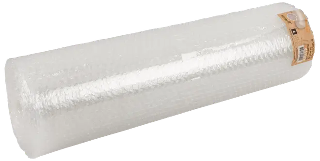 Stor rulle transparent bubbelplast för emballering och skydd av ömtåliga föremål. Små luftfyllda bubblor ger stötdämpning. Perfekt för frakt, flytt eller förvaring.