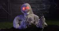 Halloween Mumie sittande H. 32 cm med ljus och rörelse