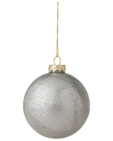 Rundt silverfärgat julgranskulor med glittrig yta, guldfärgad topp och upphängningssnöre. Lätt och okrossbar, perfekt för juldekoration.