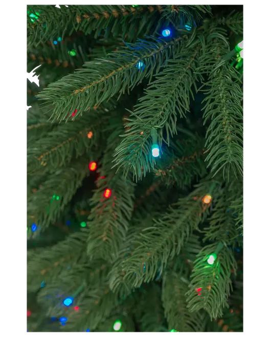 Kunstigt juletræ med naturtro grønne grene og nåle, pyntet med flerfarvede LED-lys i blå, rød, grøn og gul. Nærbillede viser detaljeret løv og belysning.